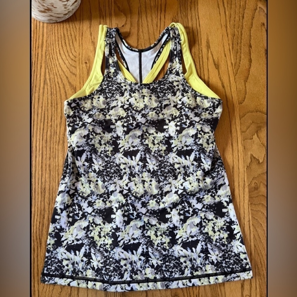 Lululemon Training Shirt Womens 8 Built in Womens Top Bra